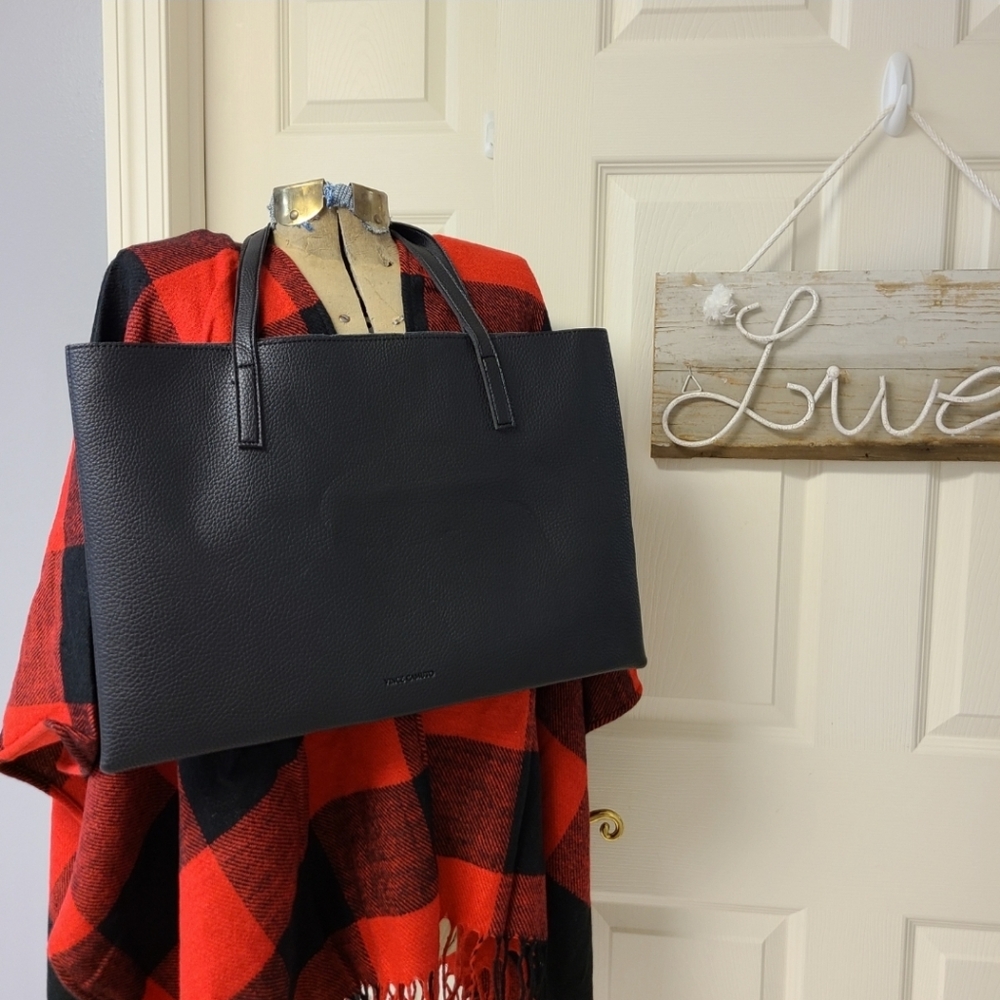 VINCE CAMUTO BLACK BUTTERY SOFT LEATHER TOTE SHOULDERBAG - Picture 4 of 10